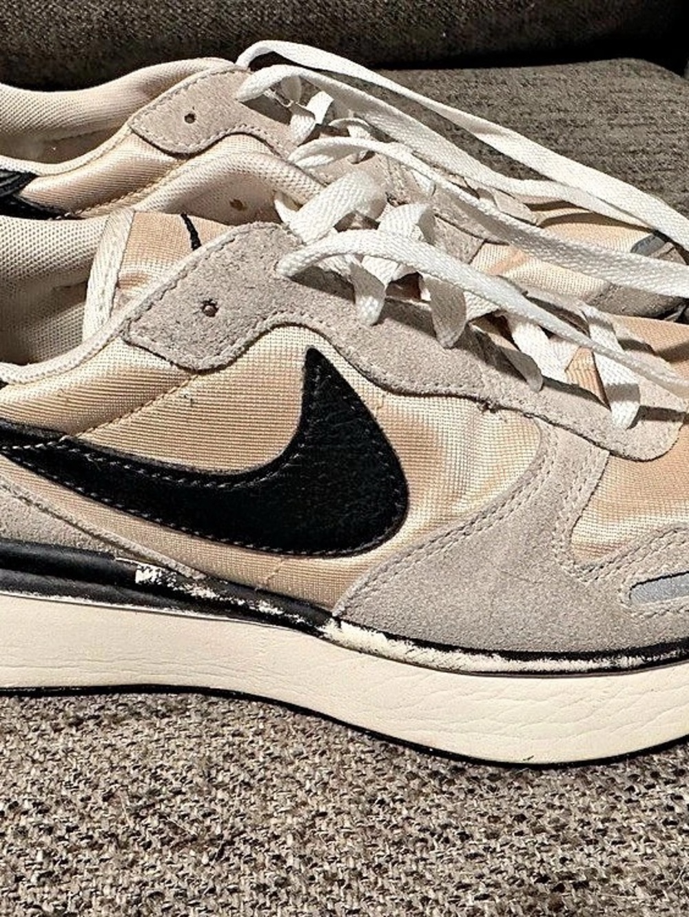 Nike Venture Runner Women's Sneakers US 8.5 White & Black